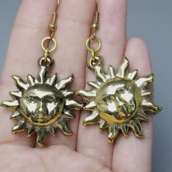 Vintage Sun Earrings, Dangle Gold Tone with Face, Radiant Boho Retro 80s Style - Picture 5 of 6
